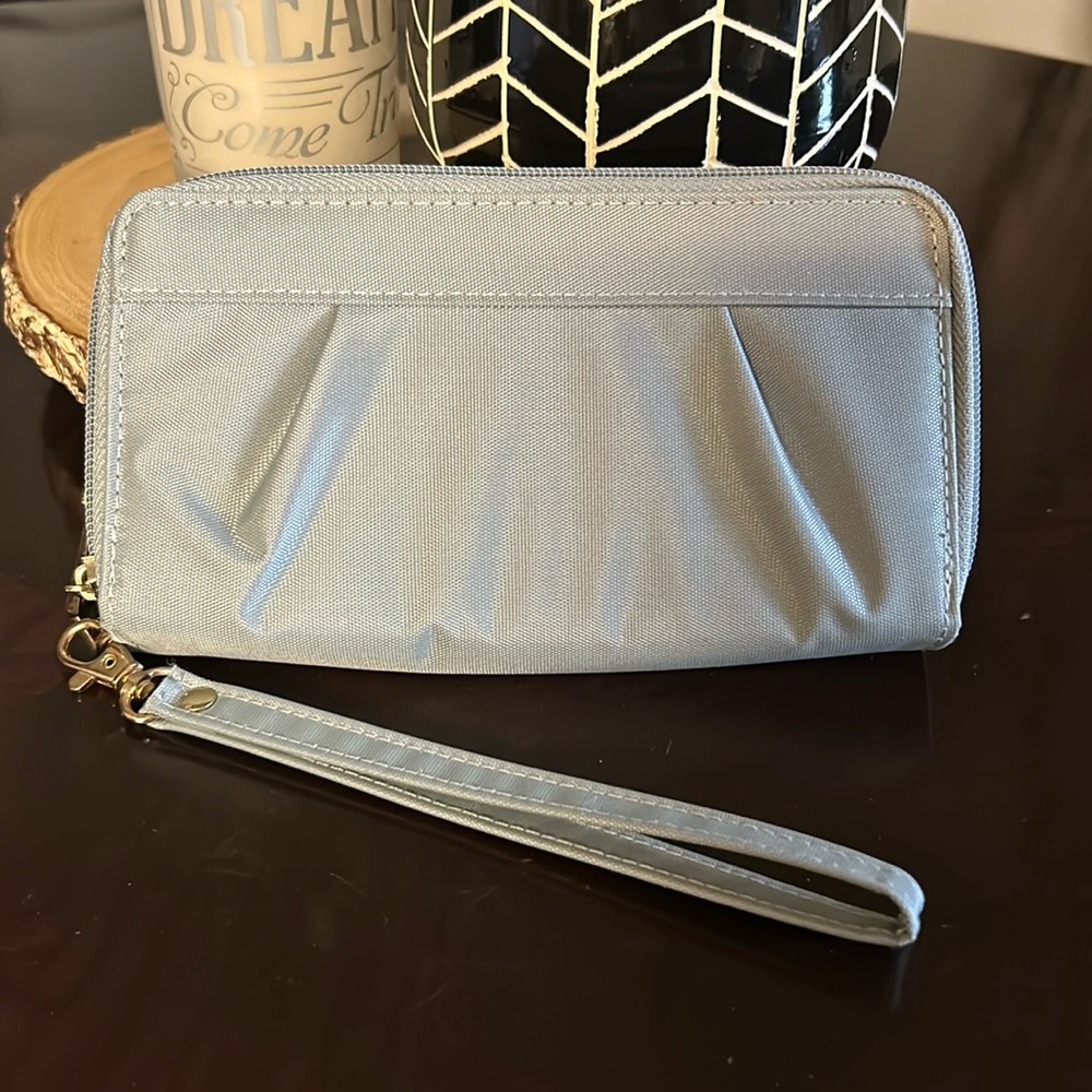 NWT TRAVELON‎ Clutch Wristlet Wallet Zip Around Color Gray